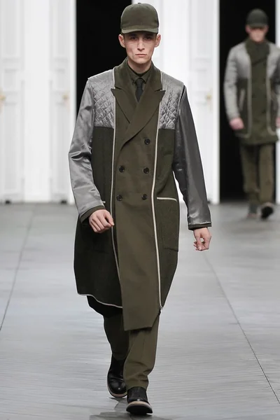 Look 25